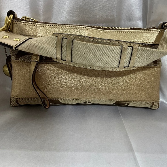 Coach small wrist/elbow  bag with signature print  18-H4c - Picture 5 of 8